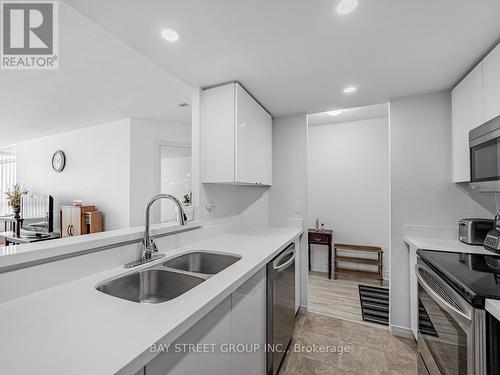 Ph703 - 1001 Cedarglen Gate, Mississauga (Erindale), ON - Indoor Photo Showing Kitchen With Double Sink