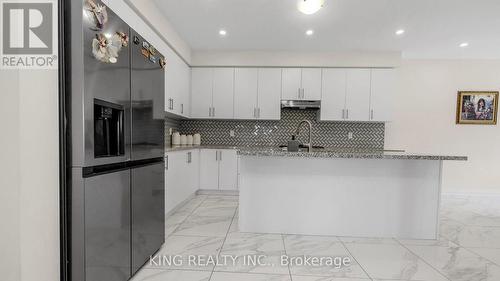 114 Heritage Street, Bradford West Gwillimbury, ON - Indoor Photo Showing Kitchen