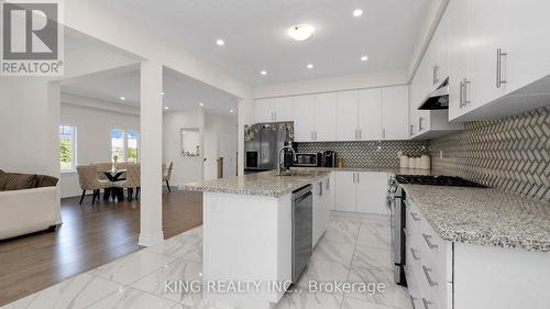 114 Heritage Street, Bradford West Gwillimbury, ON - Indoor Photo Showing Kitchen With Upgraded Kitchen