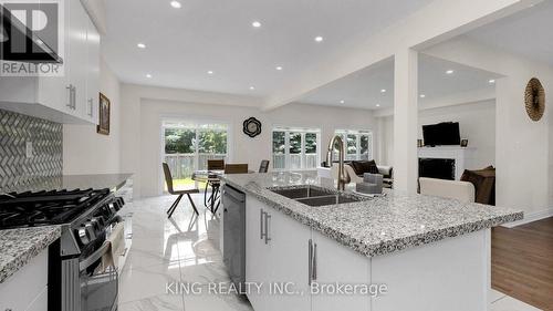 114 Heritage Street, Bradford West Gwillimbury, ON - Indoor Photo Showing Kitchen With Double Sink With Upgraded Kitchen