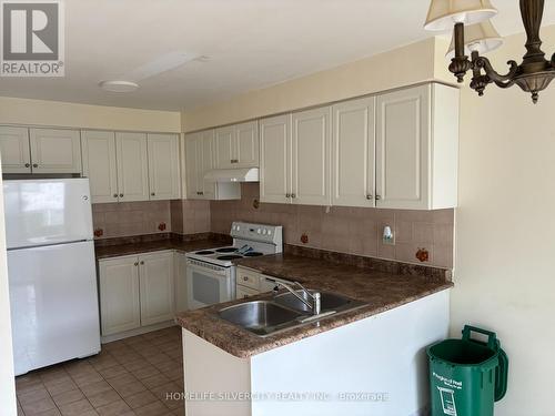 40 - 2275 Credit Valley Road, Mississauga, ON - Indoor Photo Showing Kitchen With Double Sink