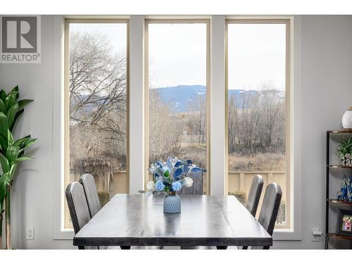 7343 Okanagan Landing Road Unit# 1101, Vernon, BC - Indoor Photo Showing Dining Room