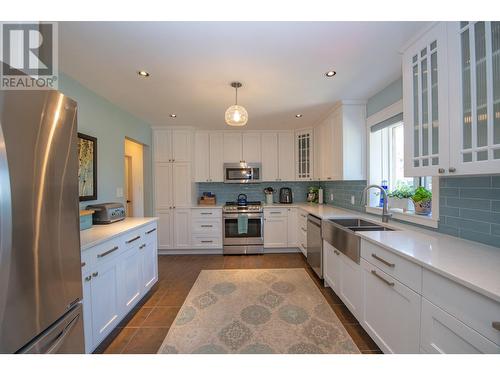 3704 19Th Street, Vernon, BC - Indoor Photo Showing Kitchen With Double Sink With Upgraded Kitchen