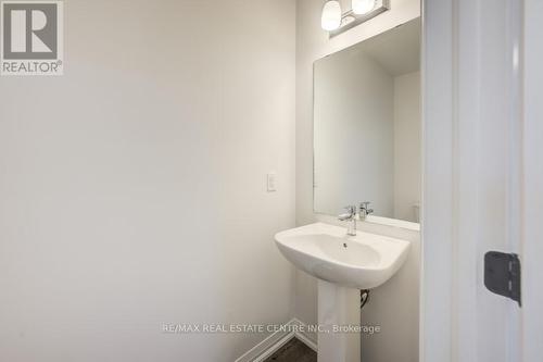 1 - 120 Court Drive S, Brant, ON - Indoor Photo Showing Bathroom