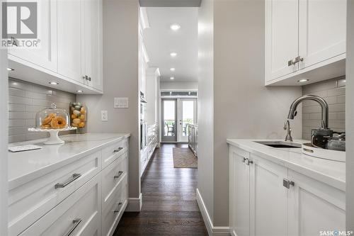 635 Fast Crescent, Saskatoon, SK - Indoor Photo Showing Kitchen With Upgraded Kitchen