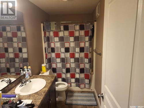 530 Toronto Street, Regina, SK - Indoor Photo Showing Bathroom