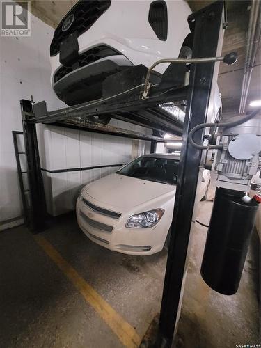 420 120 23Rd Street E, Saskatoon, SK - Indoor Photo Showing Garage