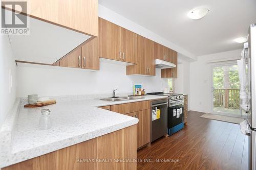 20 - 7030 Copenhagen Road, Mississauga (Meadowvale), ON - Indoor Photo Showing Kitchen With Double Sink