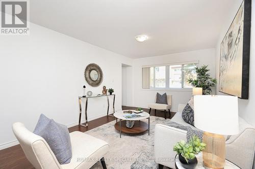 20 - 7030 Copenhagen Road, Mississauga (Meadowvale), ON - Indoor Photo Showing Living Room