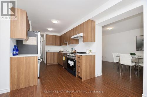 20 - 7030 Copenhagen Road, Mississauga (Meadowvale), ON - Indoor Photo Showing Kitchen