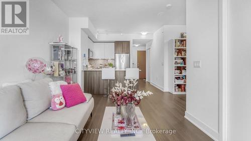 3208 - 20 Shore Breeze Drive, Toronto (Mimico), ON - Indoor Photo Showing Living Room