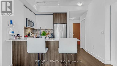 3208 - 20 Shore Breeze Drive, Toronto (Mimico), ON - Indoor Photo Showing Kitchen