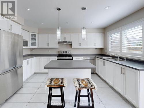 110 Swenson Street, New Tecumseth, ON - Indoor Photo Showing Kitchen With Double Sink With Upgraded Kitchen