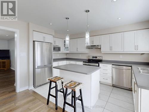 110 Swenson Street, New Tecumseth, ON - Indoor Photo Showing Kitchen With Upgraded Kitchen