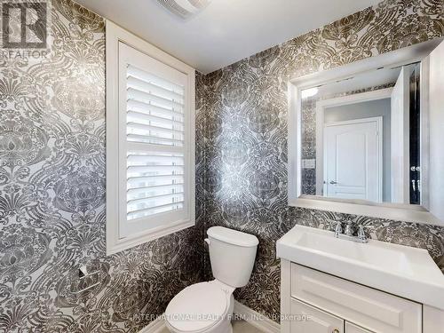 110 Swenson Street, New Tecumseth, ON - Indoor Photo Showing Bathroom