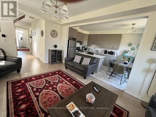 12 Christchurch Street, Richmond Hill, ON - Indoor Photo Showing Living Room