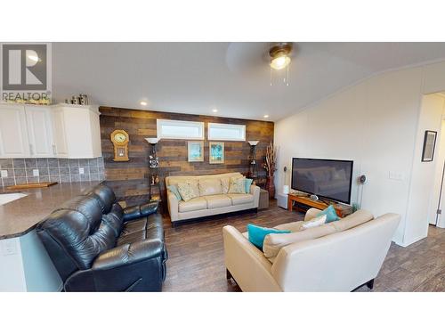 920 Steepleview  Nw Drive, Cranbrook, BC - Indoor Photo Showing Living Room