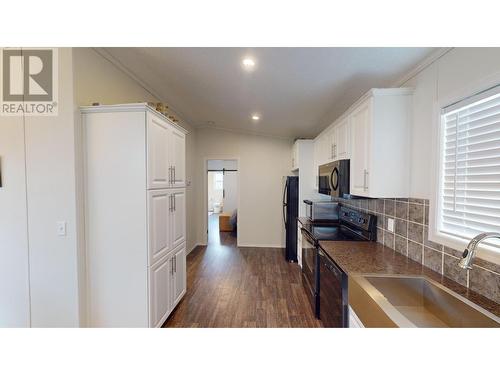 920 Steepleview  Nw Drive, Cranbrook, BC - Indoor Photo Showing Kitchen