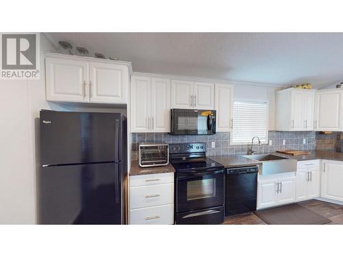 920 Steepleview  Nw Drive, Cranbrook, BC - Indoor Photo Showing Kitchen With Stainless Steel Kitchen