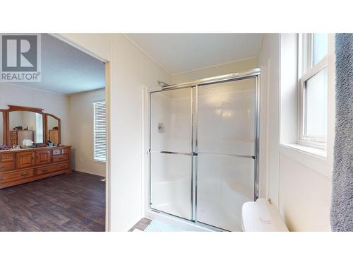 920 Steepleview  Nw Drive, Cranbrook, BC - Indoor Photo Showing Bathroom