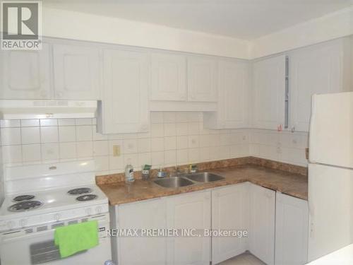 231 - 260 John Garland Boulevard, Toronto (West Humber-Clairville), ON - Indoor Photo Showing Kitchen With Double Sink