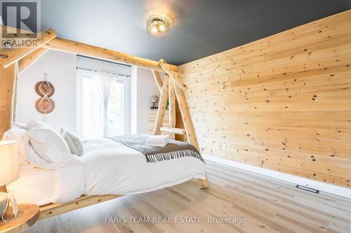 107 Revell Street, Gravenhurst, ON - Indoor Photo Showing Bedroom