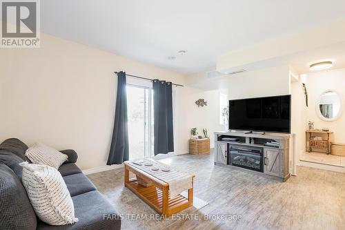 107 Revell Street, Gravenhurst, ON - Indoor Photo Showing Living Room