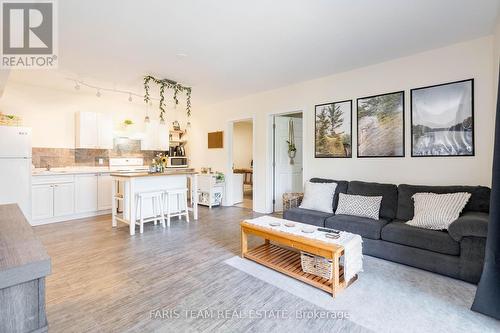 107 Revell Street, Gravenhurst, ON - Indoor Photo Showing Living Room