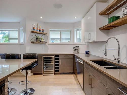 101-141 Bushby St, Victoria, BC - Indoor Photo Showing Kitchen With Double Sink