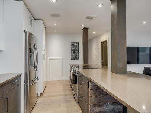 101-141 Bushby St, Victoria, BC - Indoor Photo Showing Kitchen