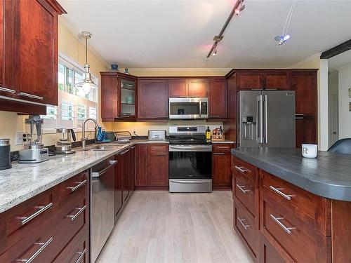 404 Arnold Ave, Victoria, BC - Indoor Photo Showing Kitchen