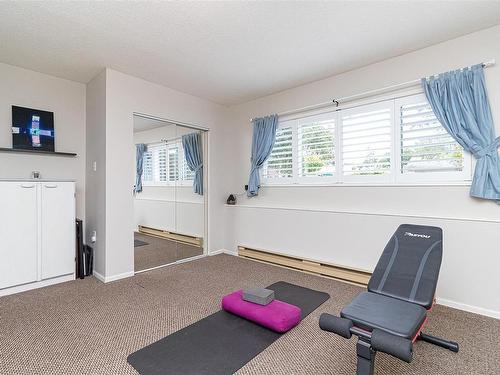 404 Arnold Ave, Victoria, BC - Indoor