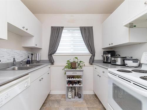 404 Arnold Ave, Victoria, BC - Indoor Photo Showing Kitchen With Double Sink