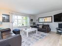 404 Arnold Ave, Victoria, BC  - Indoor Photo Showing Living Room 