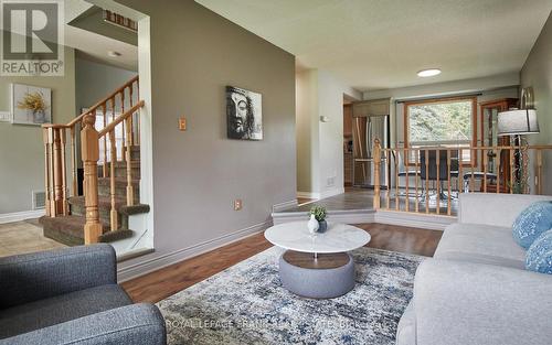 32 Faircomb Crescent, Clarington (Courtice), ON - Indoor Photo Showing Living Room