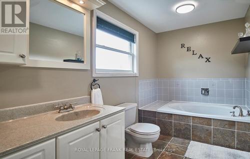 32 Faircomb Crescent, Clarington (Courtice), ON - Indoor Photo Showing Bathroom