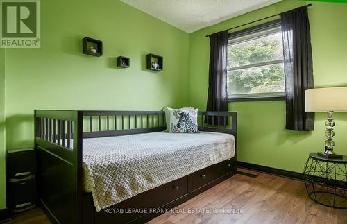 32 Faircomb Crescent, Clarington (Courtice), ON - Indoor Photo Showing Bedroom