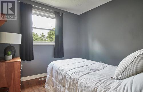 32 Faircomb Crescent, Clarington (Courtice), ON - Indoor Photo Showing Bedroom