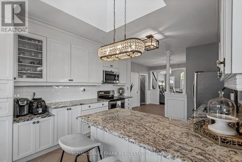 80 Courtney Street, Clarington (Bowmanville), ON - Indoor Photo Showing Kitchen With Upgraded Kitchen