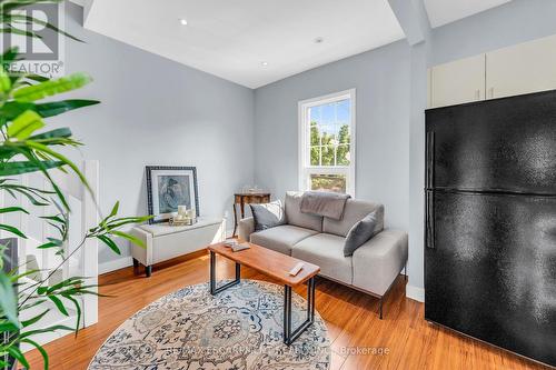 26 Melbourne Street, Hamilton (Kirkendall), ON - Indoor Photo Showing Living Room