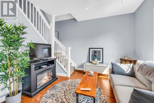 26 Melbourne Street, Hamilton, ON - Indoor Photo Showing Living Room