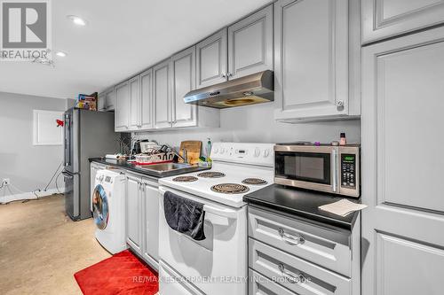 26 Melbourne Street, Hamilton, ON - Indoor Photo Showing Kitchen