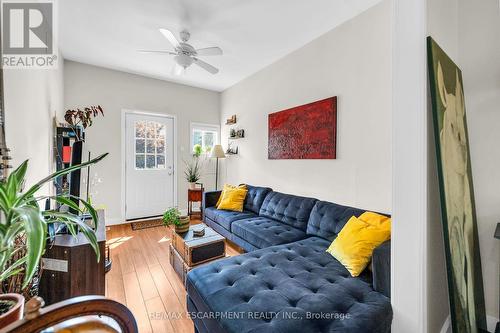 26 Melbourne Street, Hamilton (Kirkendall), ON - Indoor Photo Showing Living Room