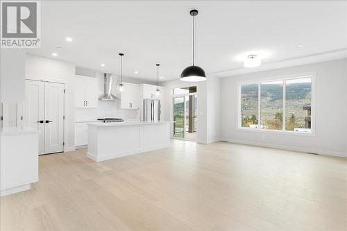 309 Arrowleaf Rise, Coldstream, BC - Indoor Photo Showing Kitchen