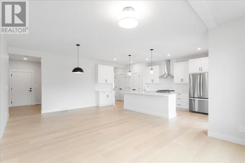 309 Arrowleaf Rise, Coldstream, BC - Indoor Photo Showing Kitchen