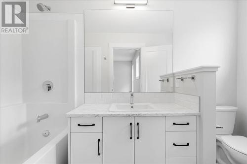 309 Arrowleaf Rise, Coldstream, BC - Indoor Photo Showing Bathroom