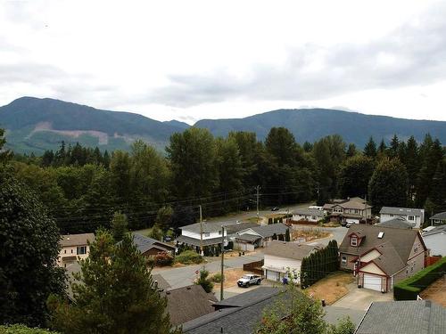 360 Carnell Dr, Lake Cowichan, BC 