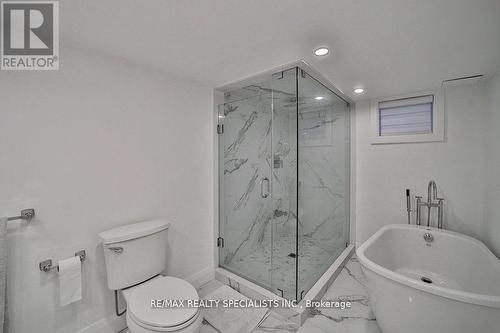 29 Whitehall Road, Toronto (Rosedale-Moore Park), ON - Indoor Photo Showing Bathroom