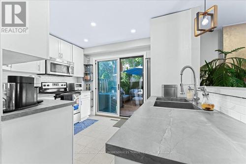 11 - 98 Falconer Drive, Mississauga (Streetsville), ON - Indoor Photo Showing Kitchen With Double Sink