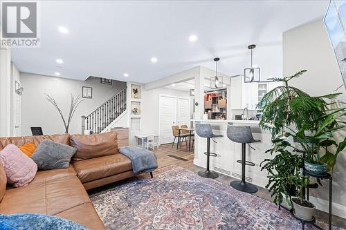 11 - 98 Falconer Drive, Mississauga (Streetsville), ON - Indoor Photo Showing Living Room